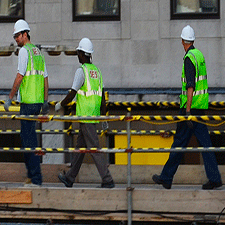 L’entreprise de construction défenderesse est déclarée coupable d’avoir, en mai 2020, commis une infraction à l’article 236 de la <em>Loi sur la santé et la sécurité du travail</em> en contrevena