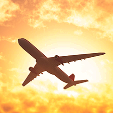 La compagnie aérienne, Air Transat, et le voyagiste, Transat Tours Canada inc., sont condamnés à indemniser deux de leurs clients pour l'annulation de leur voyage en raison de la pandémie.